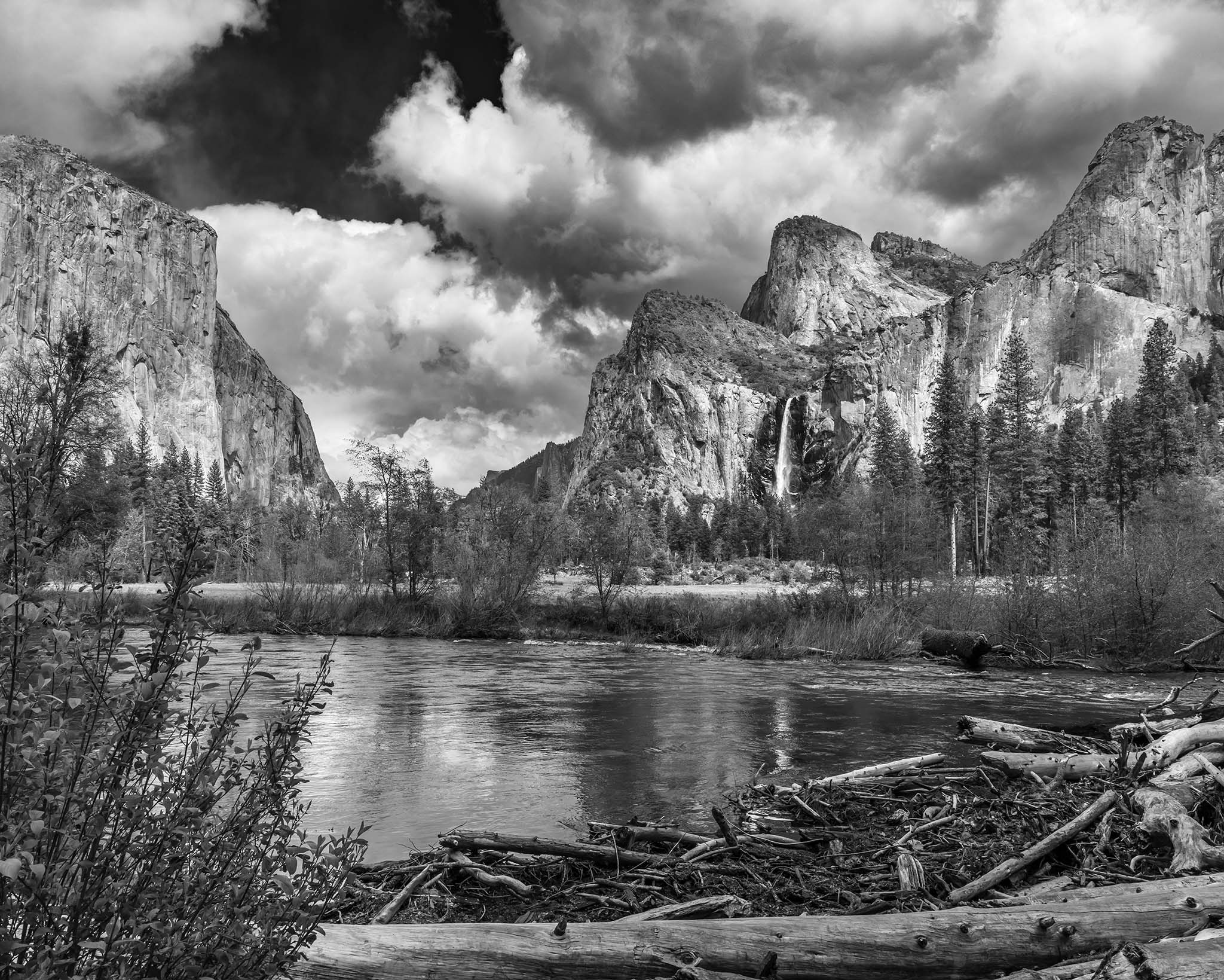 ビエルスター作　ヨセミテの谷 Gates of the Valley, Yosemite National Park – robertbdecker